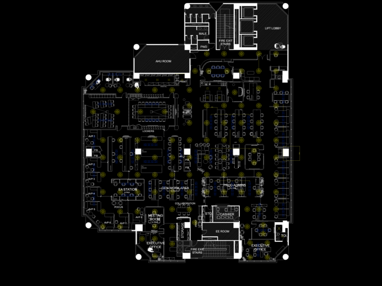 8th-floor office layout plan showing workstations, executive offices, furniture blocks, and service rooms in DWG format.